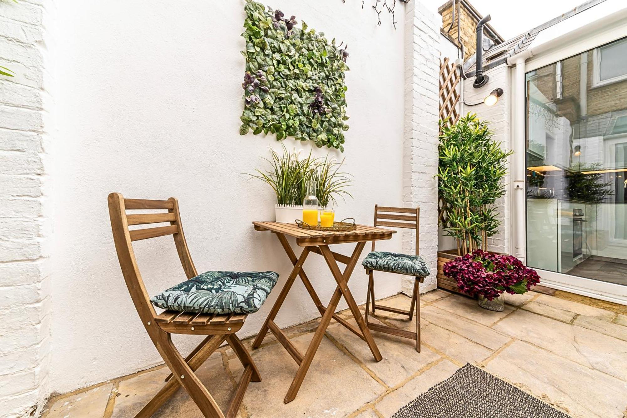 Secret Kensington Garden Mews: Spacious 2-Bedroom House with Private Patio London Exterior photo