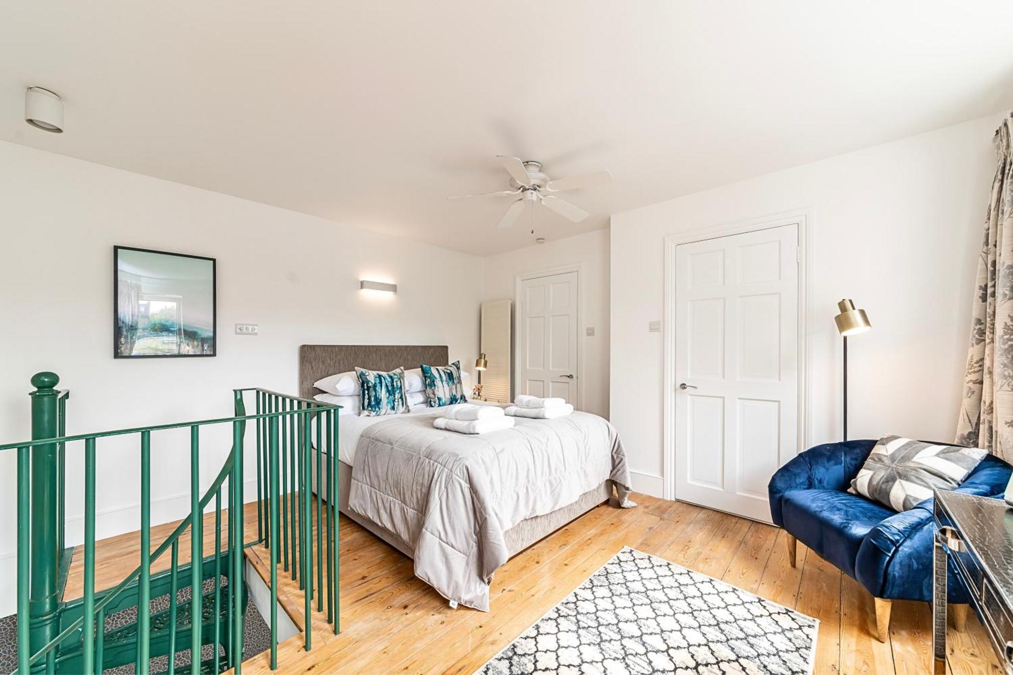 Secret Kensington Garden Mews: Spacious 2-Bedroom House with Private Patio London Exterior photo