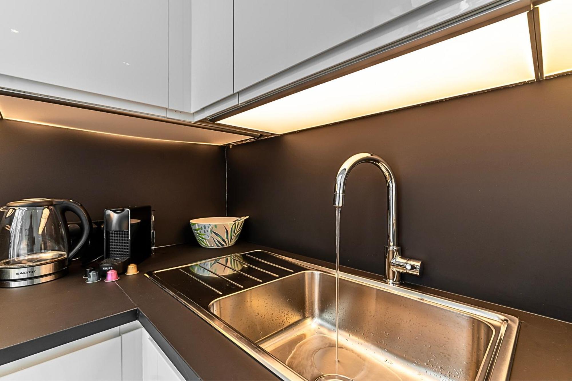 Secret Kensington Garden Mews: Spacious 2-Bedroom House with Private Patio London Exterior photo