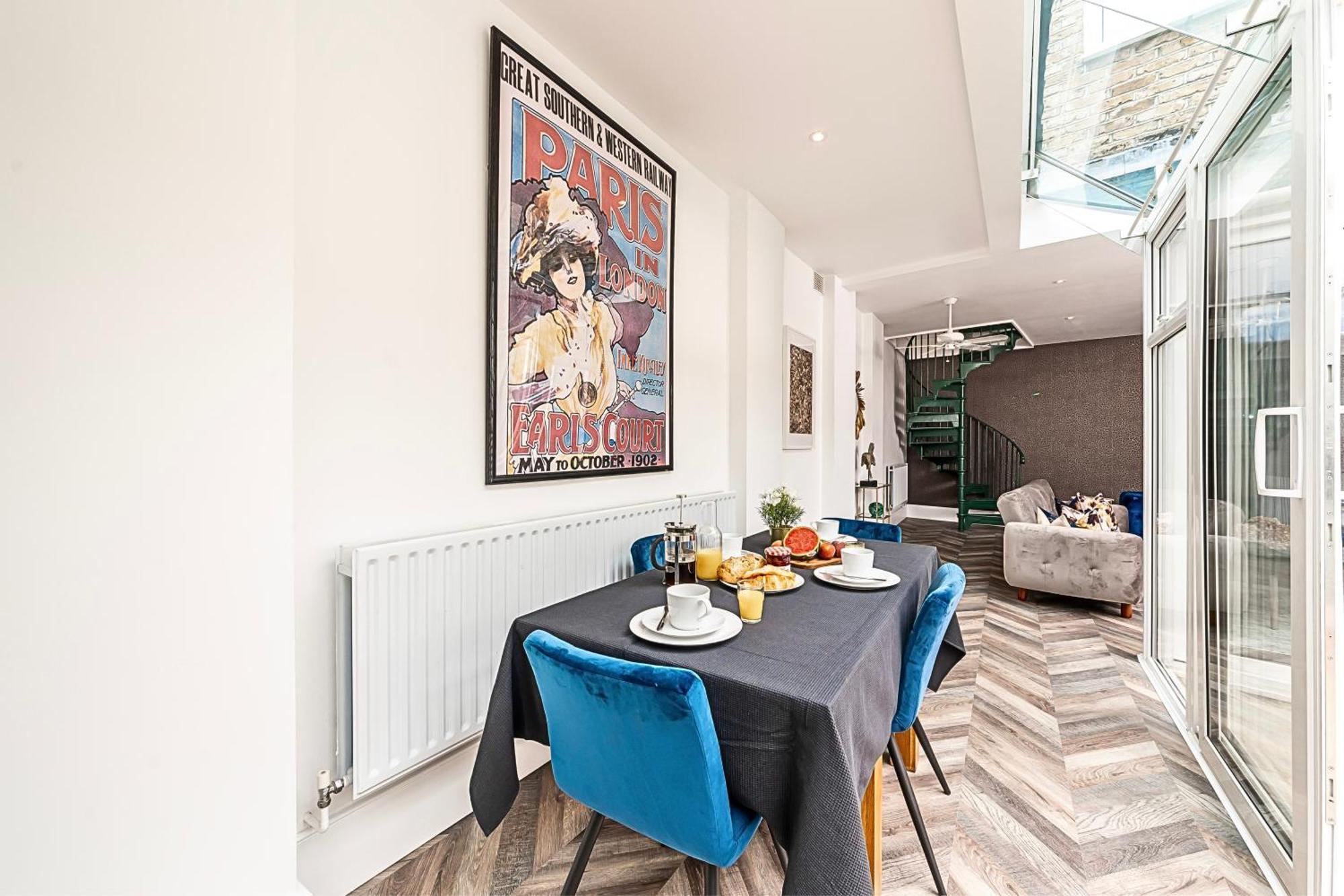 Secret Kensington Garden Mews: Spacious 2-Bedroom House with Private Patio London Exterior photo