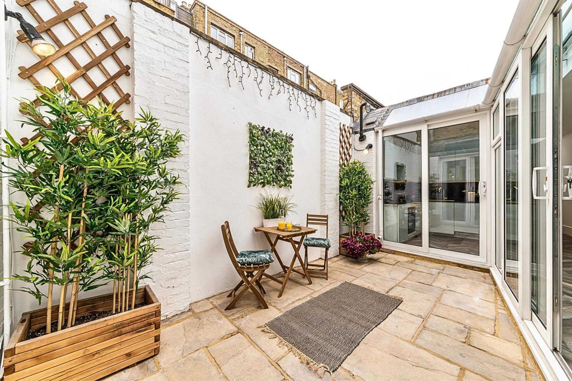 Secret Kensington Garden Mews: Spacious 2-Bedroom House with Private Patio London Exterior photo