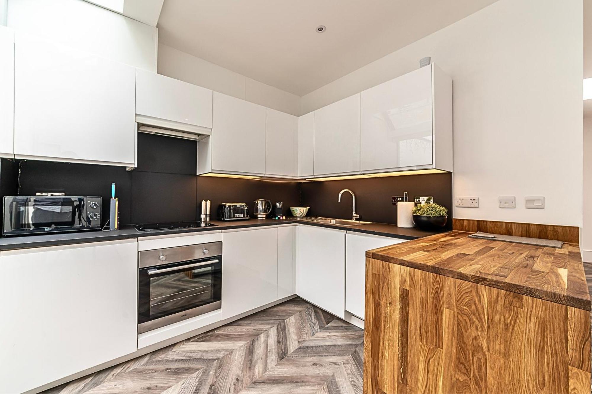 Secret Kensington Garden Mews: Spacious 2-Bedroom House with Private Patio London Exterior photo