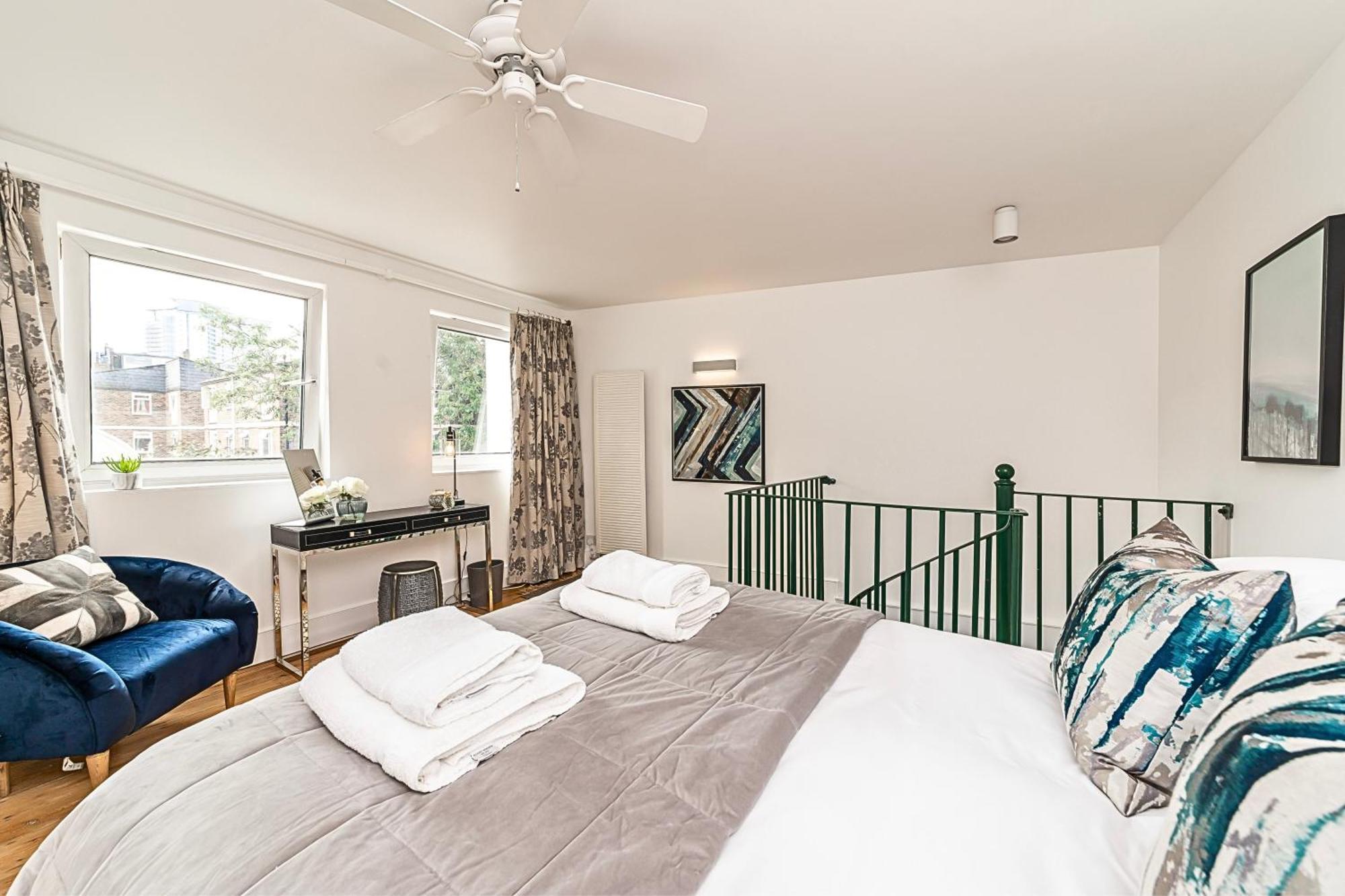 Secret Kensington Garden Mews: Spacious 2-Bedroom House with Private Patio London Exterior photo