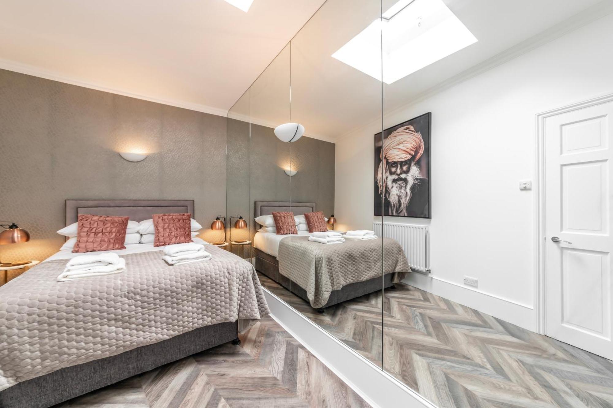 Secret Kensington Garden Mews: Spacious 2-Bedroom House with Private Patio London Exterior photo